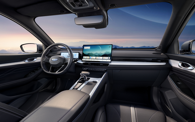 Geely și DeepSeek au finalizat integrarea unui nou model AI în viitoarele generații de mașini inteligente