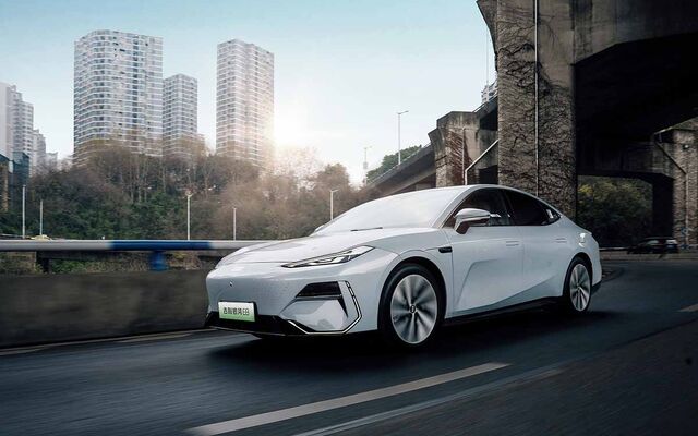 Jilly Yinhe E8 primește premiul Red Dot Award pentru design de produs