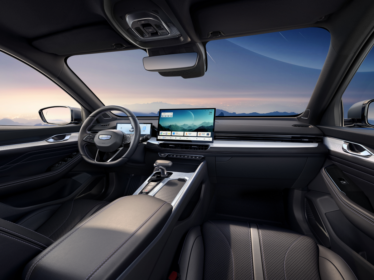 Geely și DeepSeek au finalizat integrarea unui nou model AI în viitoarele generații de mașini inteligente